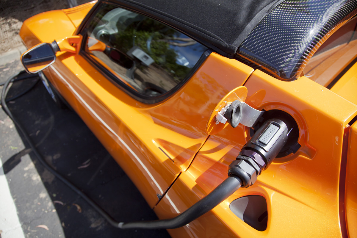 Pros and Cons of Buying an Electric Car in 2019